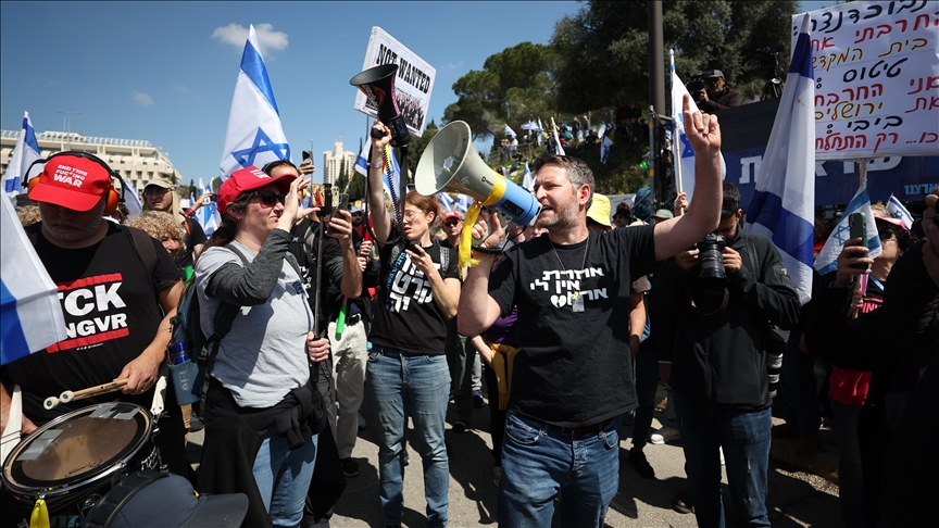 Thousands protest in Jerusalem against attempts to dismiss Israeli attorney general