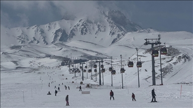 حضور گسترده گردشگران در پیست‌ اسکی ارجیس