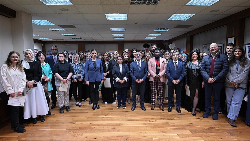 Londra'da 7. Türk Toplumu Sanat Sergisi açıldı