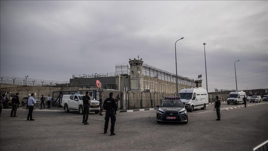Palestinian teenager dies in Israeli detention