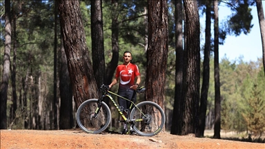 Antalya'da 60 kilo zayıflayan mermer ustası, dağ bisikleti sporunda şampiyonluk hedefliyor