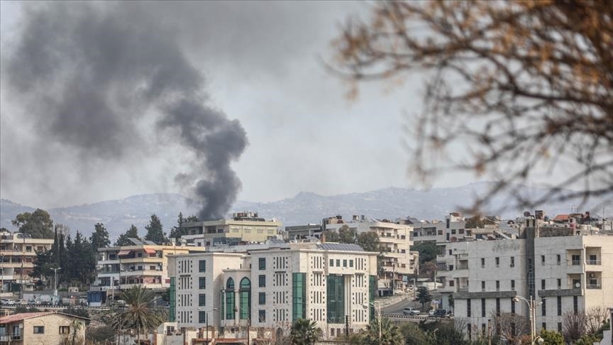 Artêşa Îsraîlê ragihand ku li dijî baregehên eskerî yên Sûriyeyê êrîşên asîmanî li dar xist