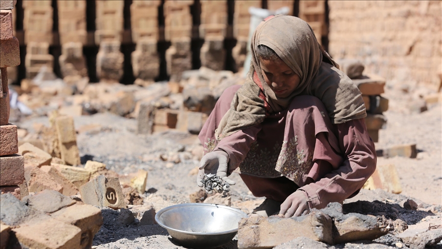 Afganistan, fëmijët punojnë për mbijetesë në kushte të vështira në furrat e tullave