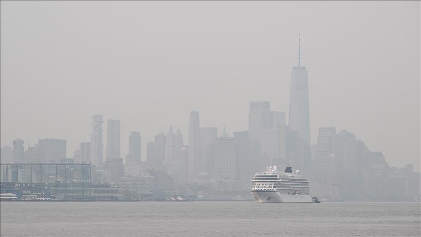 Perëndimi me mjegull në New York ofron pamje të bukura