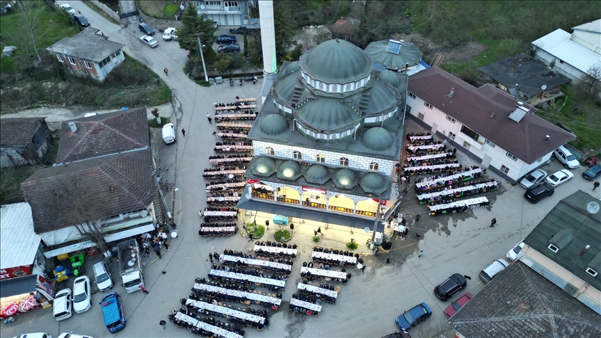 Düzce'de köylülerin iftar kazanı yarım asrı aşkındır birlik ve beraberlik için kaynıyor