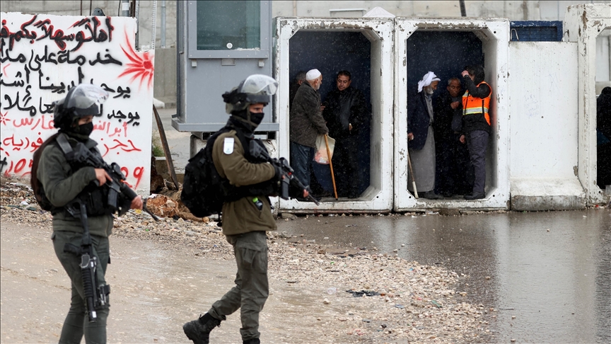 Israeli forces kill Palestinian, wound 2 in West Bank, East Jerusalem raids