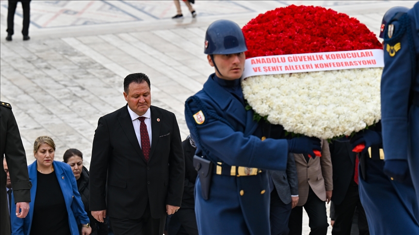Anadolu Güvenlik Korucuları ve Şehit Aileleri Konfederasyonundan Anıtkabir'e ziyaret