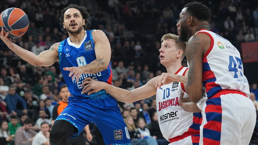 Anadolu Efes, İspanya'nın Baskonia ekibini 92-76 mağlup etti