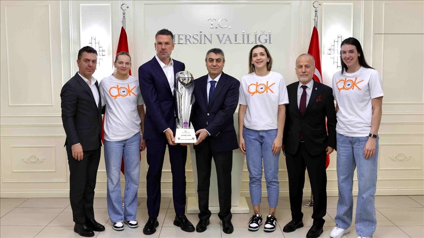 ÇİMSA ÇBK Mersin, Türkiye Kupası sevincini Vali Toros ile paylaştı