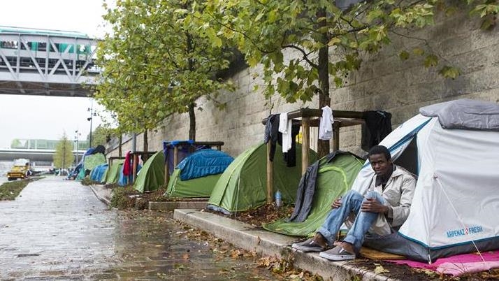 Paris: la préfecture de police ordonne l'évacuation de campements de migrants d'ici vendredi