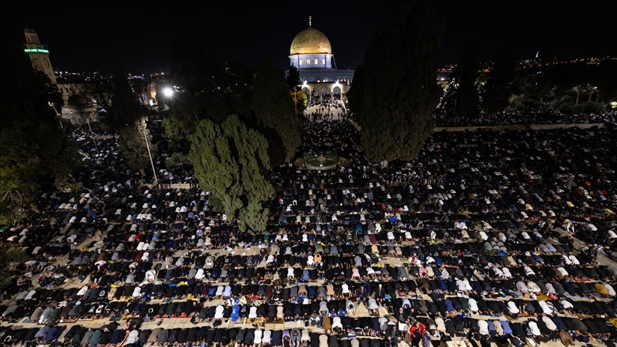 Around 180,000 worshippers perform Tarawih at Al-Aqsa, prepare for Laylat al-Qadr despite Israeli restrictions