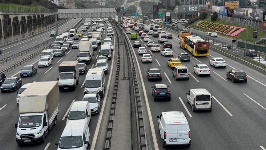 İstanbul'da akşam saatlerinde trafik yoğunluğu yaşanıyor