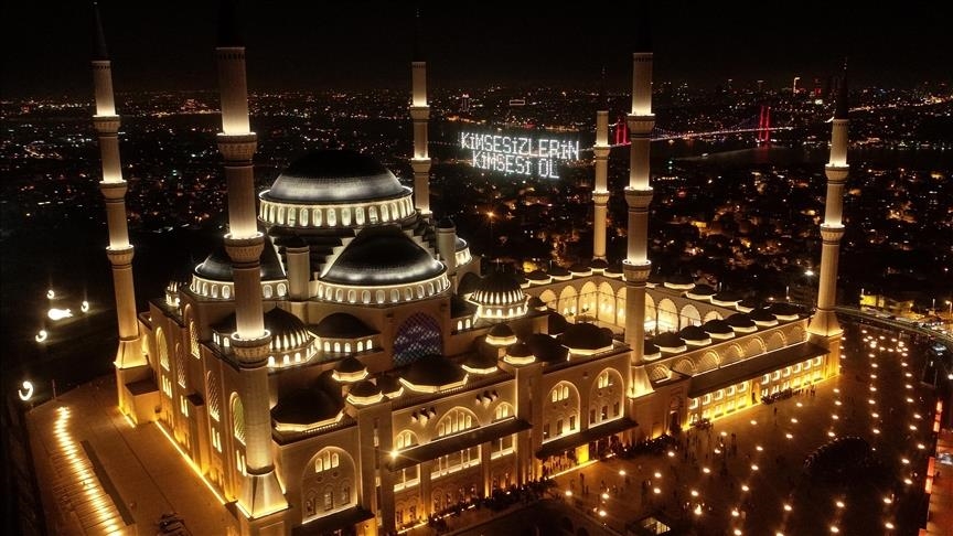 Şeva Qedrê bi duayan hat îdrakkirin