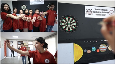 Okuldaki başarı dart oyunuyla sağlandı