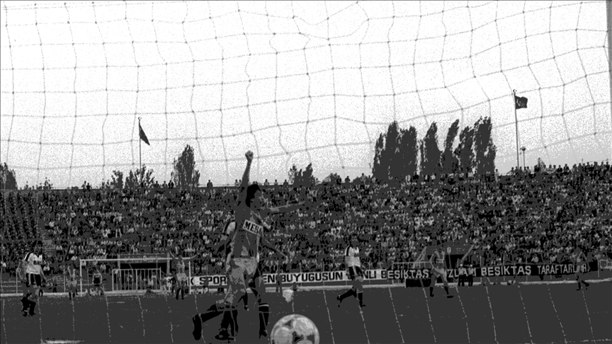 Bir asrı aşkın rekabette ilk golü Beşiktaşlı Refik Osman Top attı