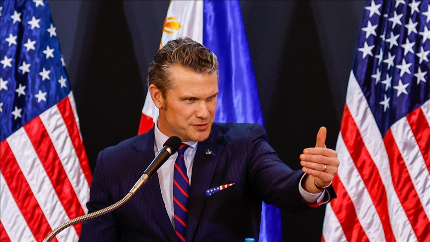 Pentagon chief pledges support to Philippines against 'communist China'