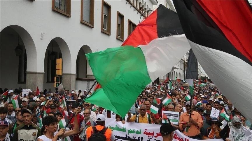 آلاف المغاربة يطالبون بإنقاذ غزة وإدخال مساعدات للفلسطينيين