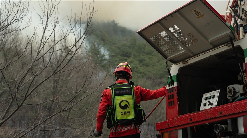 South Korean firefighters race to end disastrous wildfires