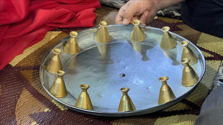 Kerkük'te ramazan gecelerinin vazgeçilmez eğlencesi "sini zarf oyunu"