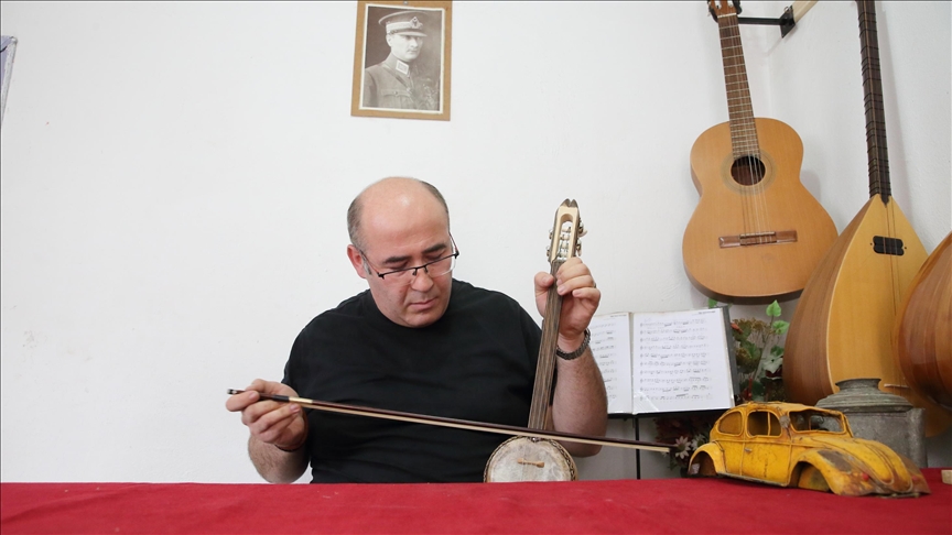 Çorum'da felsefe öğretmeni atık malzemeleri eşyalara dönüştürüyor