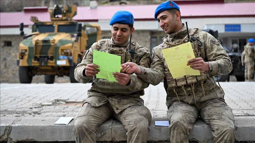 Minik yürekler ilk mektuplarını asker ağabeyleri için kaleme aldı