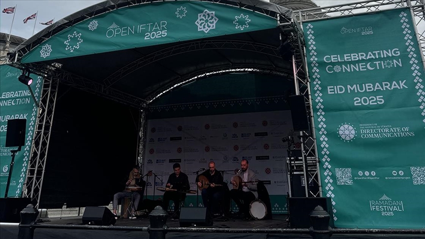Londra'nın ünlü Trafalgar Meydanı'nda "Türkiye" temalı iftar programı düzenlendi