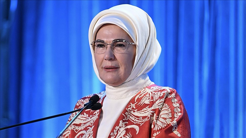 قادة الرأي البيئي يشيدون بجهود أمينة أردوغان في مبادرة "صفر نفايات"
