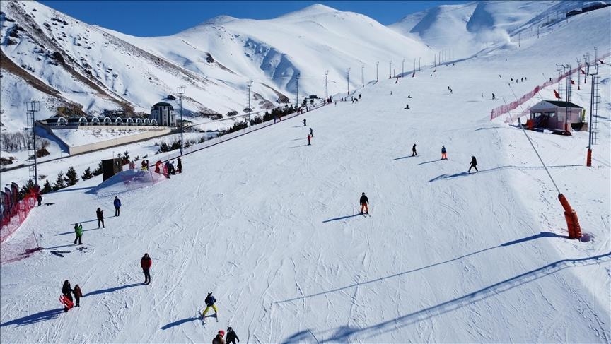 Kayak merkezlerinde en fazla kar kalınlığı 120 santimetreyle Palandöken'de ölçüldü