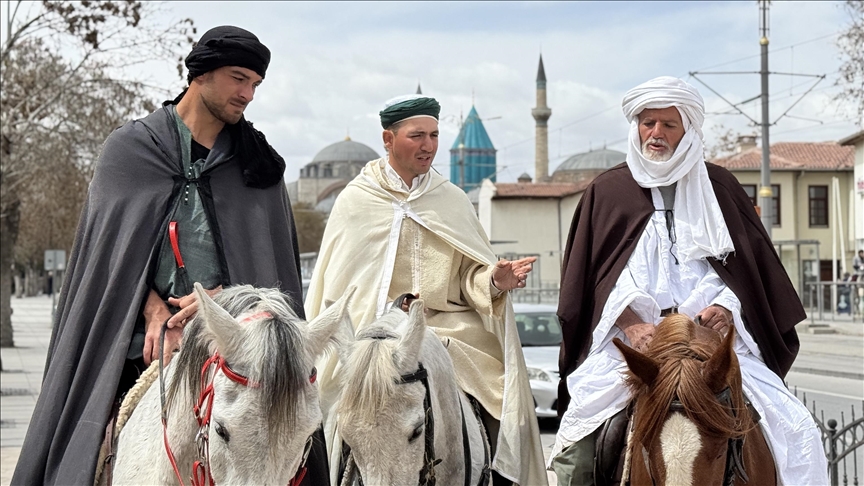 İspanya'dan at sırtında kutsal topraklara giden 3 hacı adayı Konya'da karşılandı
