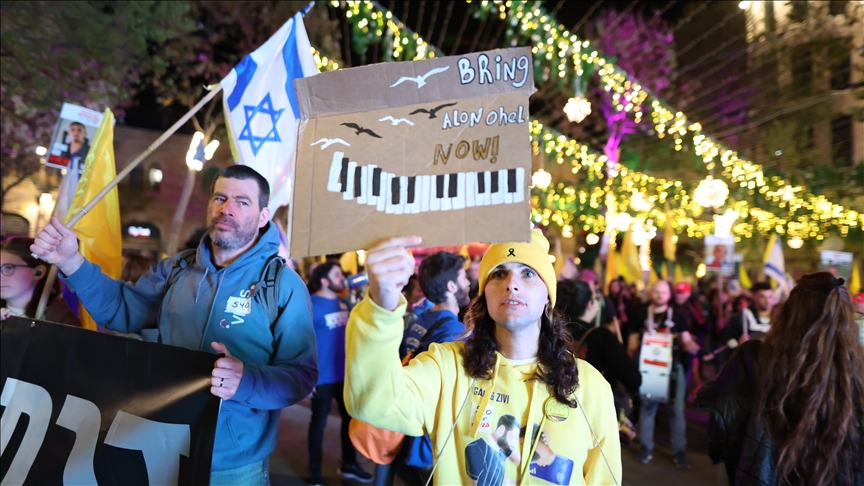 Clashes between Israeli police, anti-Netanyahu protesters in Jerusalem