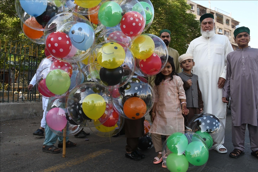 Muslimani u brojnim zemljama danas dočekali Ramazanski bajram