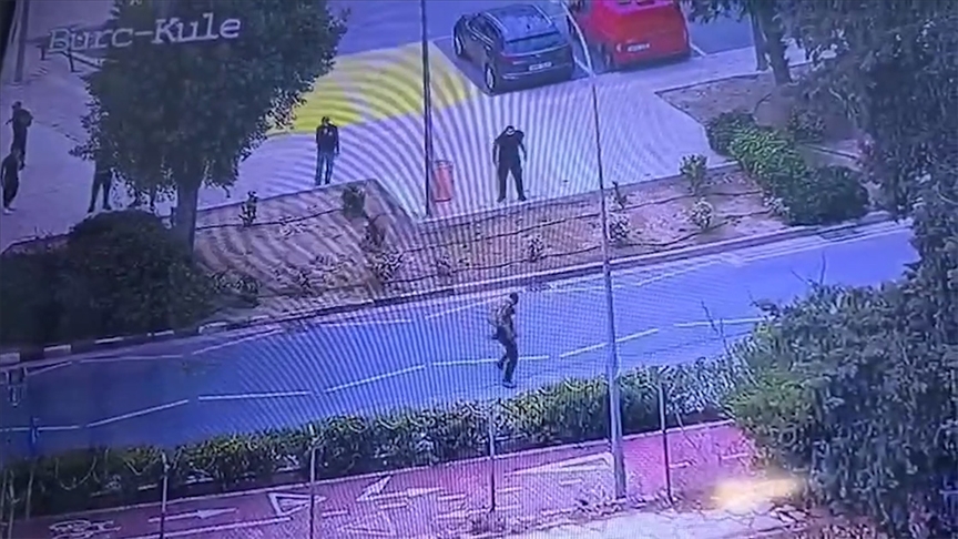 Fanatik Rum gruplar, Lefkoşa'daki sınır bölgesinde Türklere taş attı ve hakaret etti