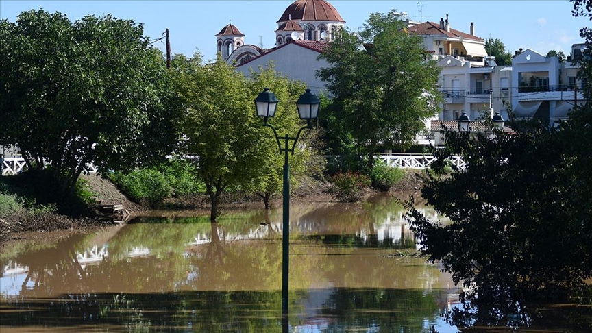 Yunanistan'da şiddetli yağış Kiklad Adaları'nda sel ve maddi hasara neden oldu