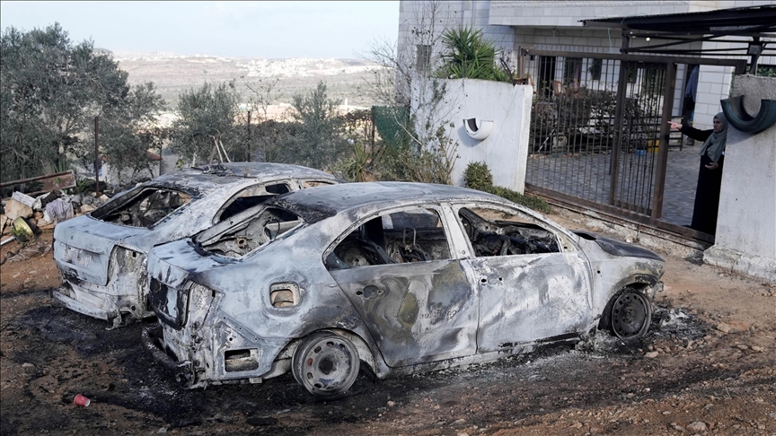 Illegal Israeli settlers injure 7 Palestinians, burn property in West Bank attack