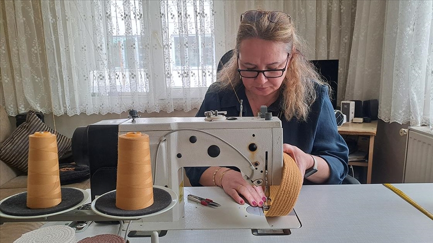 Özel gereksinimli oğlu için evini atölyeye dönüştürdü