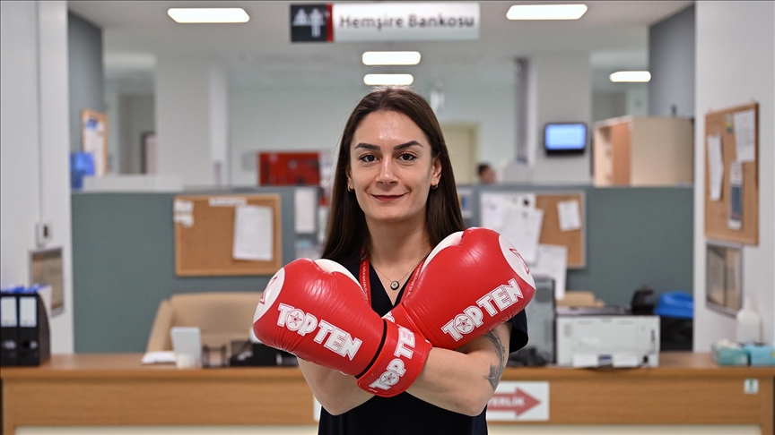 Duygu hemşire kadınların yapamayacağı söylenen kick boksta, 4. dünya şampiyonluğuna hazırlanıyor