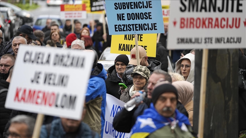 Protesta në Sarajevë për shkak të situatës së keqe ekonomike dhe kostos së lartë të jetesës 