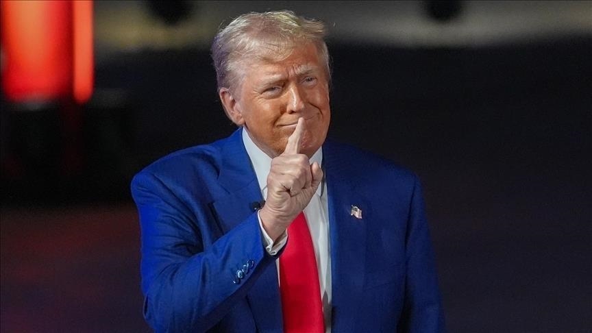 Tarifs douaniers: Trump convaincu que les Etats-Unis en ressortiront "plus forts"