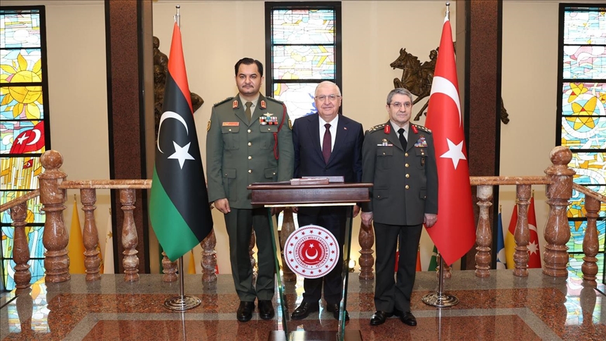 Bakan Güler, Libya Ulusal Ordusu Kara Kuvvetleri Komutanı Korgeneral Hafter'i ağırladı
