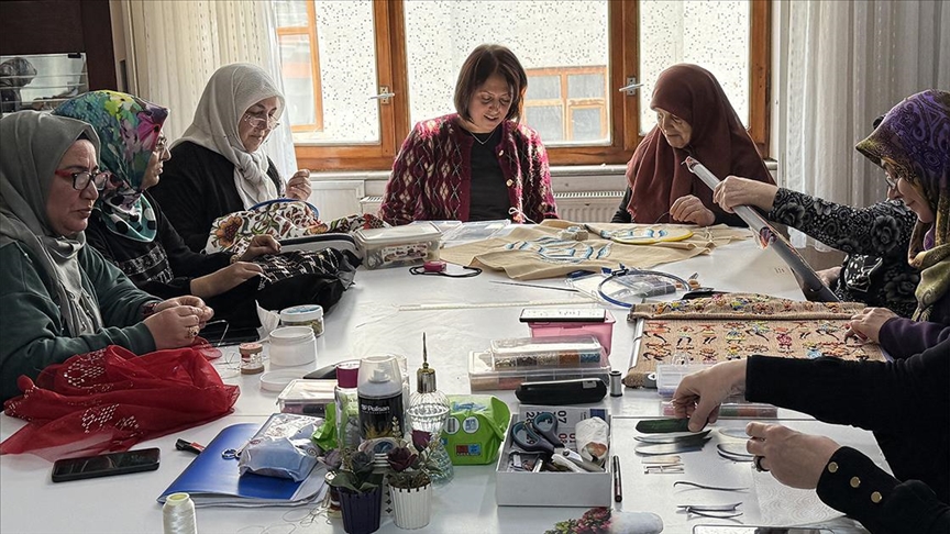 Elazığ'da 5 katlı kurs merkezi ev kadınlarının ikinci adresi oldu