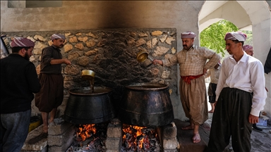 بەڕێوەچوونى ڕێوڕەسمی دروستکردنی زەیتی زەیتون لە پەرستگای لالش