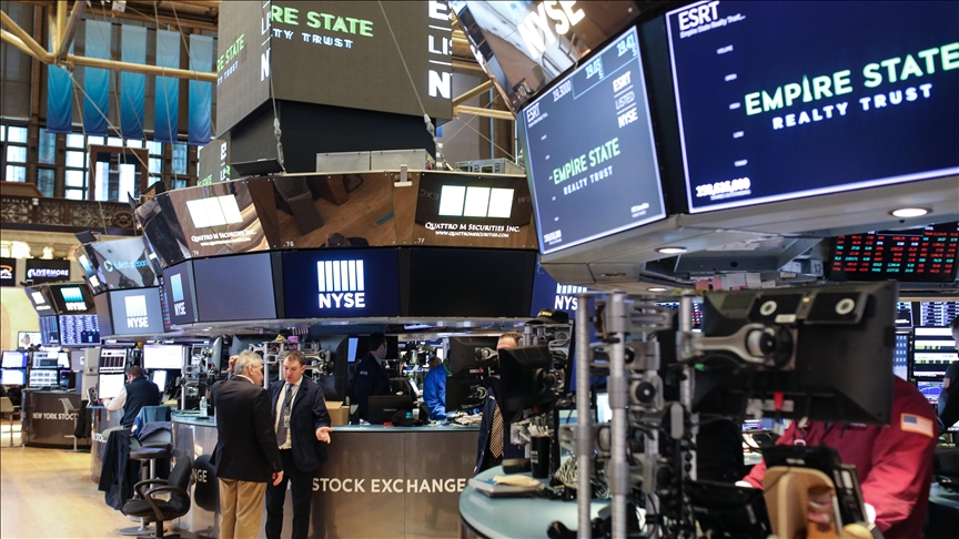 US stocks close week with huge losses, signaling bear market
