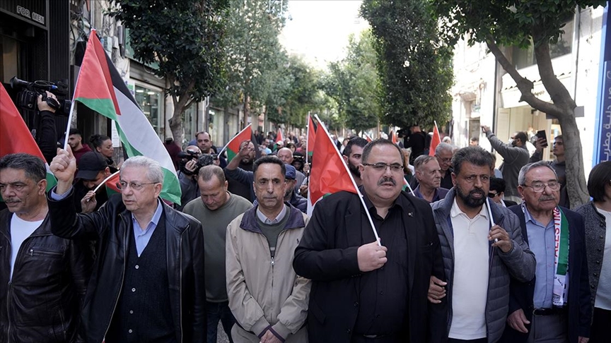 İsrail'in Gazze'deki saldırıları Ramallah'ta protesto edildi