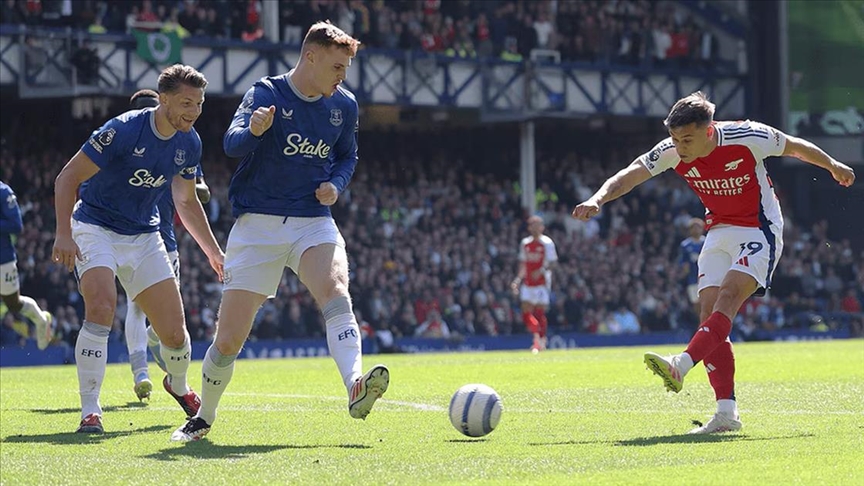 Premier Lig'de Arsenal, Everton deplasmanında puan kaybetti