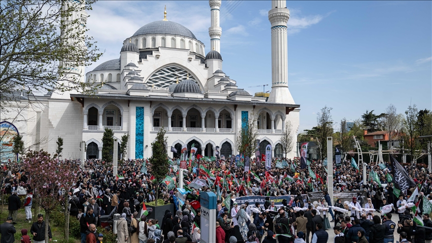 İsrail'in Gazze'ye saldırıları İstanbul'da yürüyüşle protesto edildi