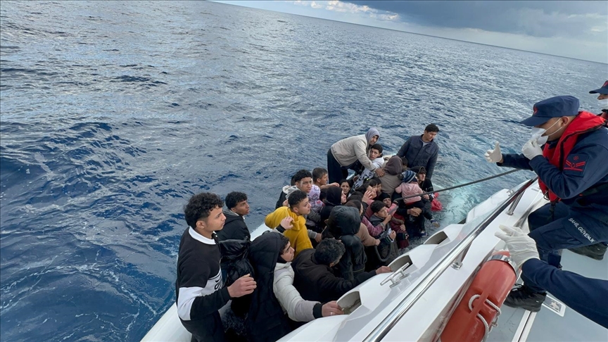 25 irregular migrants rescued off Turkish coast; one dead 25 irregular migrants rescued off Turkish coast; one dead
