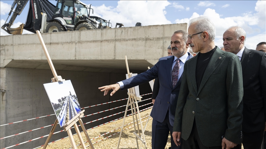 Bakan Uraloğlu, "Sincan OSB-Yenikent-Kazan Soda Demiryolu Projesi" çalışmalarını yerinde inceledi