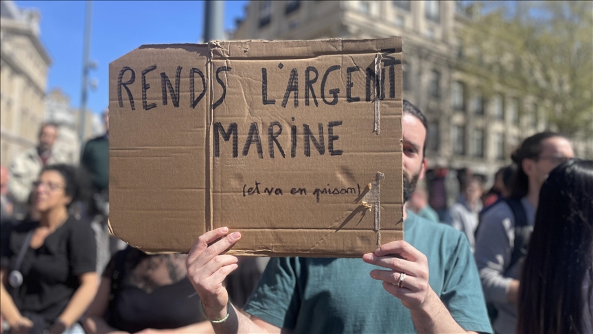 Pristalice Marine Le Pen okupile se na protestu u Parizu, nakon osuđujuće presude