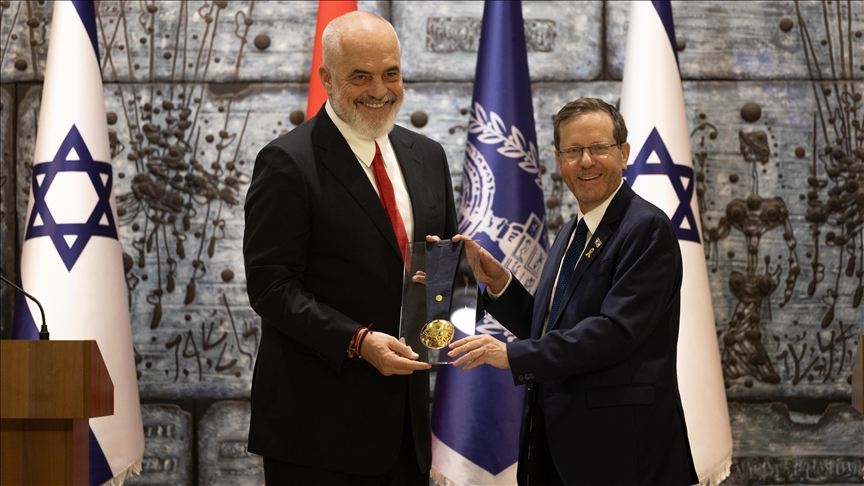 Kryeministri Rama vizitë në Izrael, vlerësohet me medalje nga presidenti Herzog