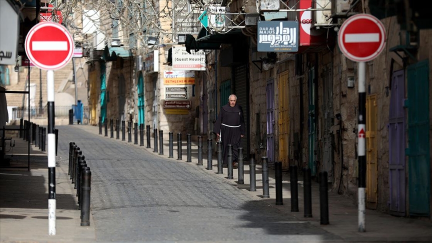 إضراب عام يشل الضفة الغربية تضامنا مع قطاع غزة